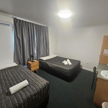O'Shea'S Royal Hotel Goondiwindi Bagian luar foto