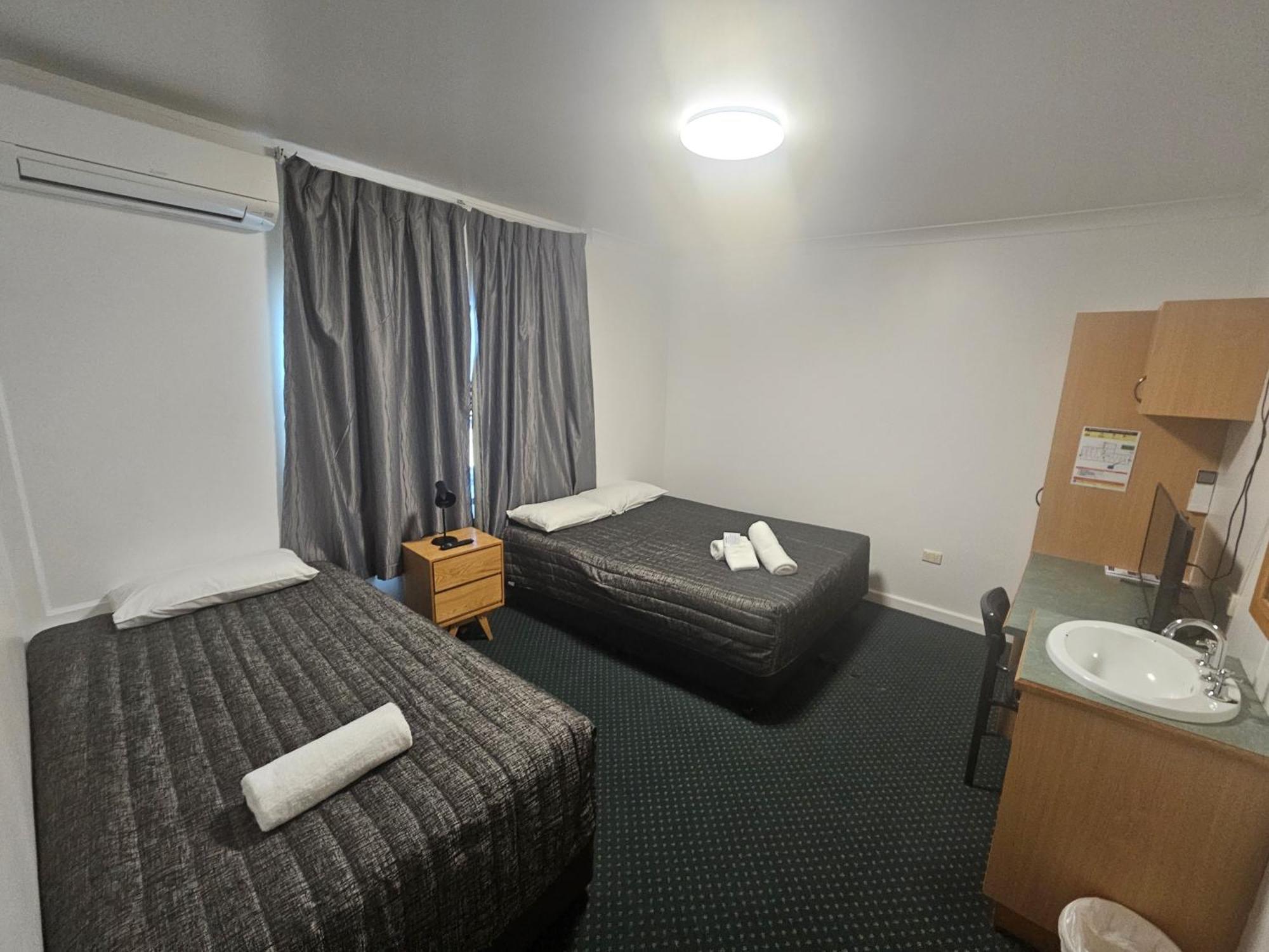 O'Shea'S Royal Hotel Goondiwindi Bagian luar foto