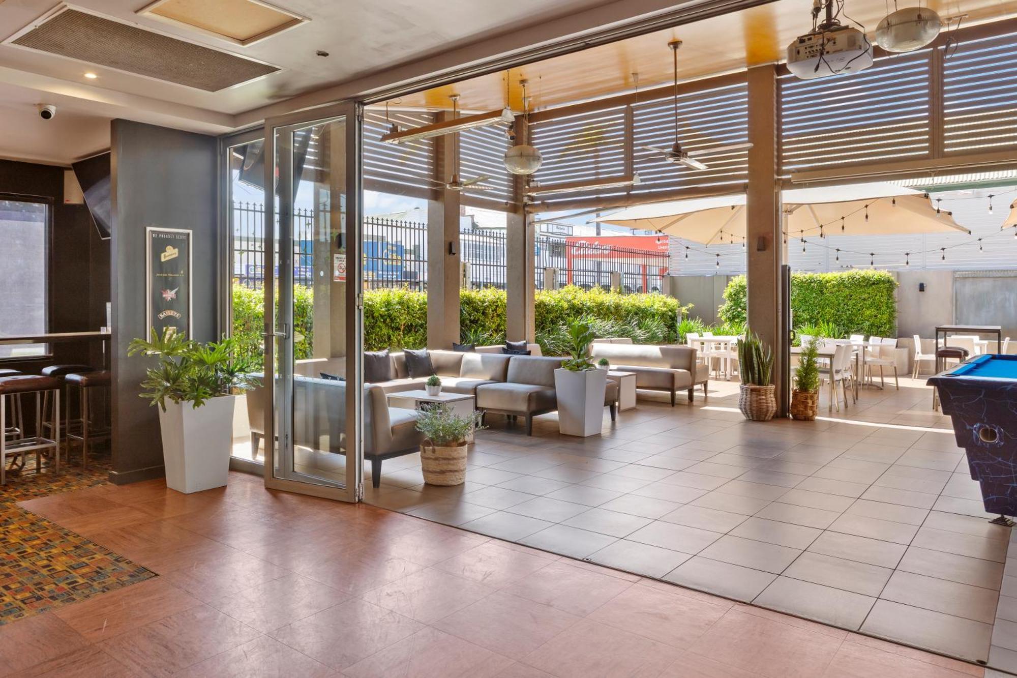 O'Shea'S Royal Hotel Goondiwindi Bagian luar foto