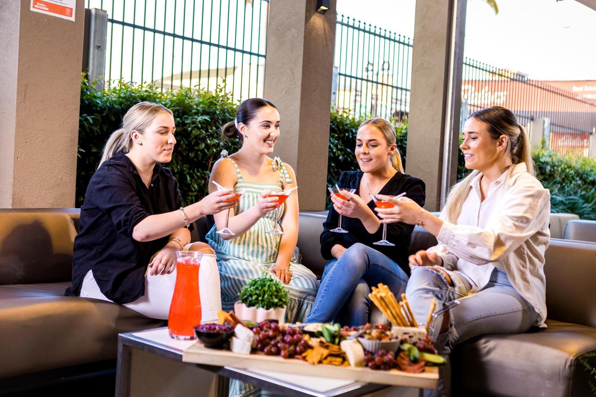 O'Shea'S Royal Hotel Goondiwindi Bagian luar foto