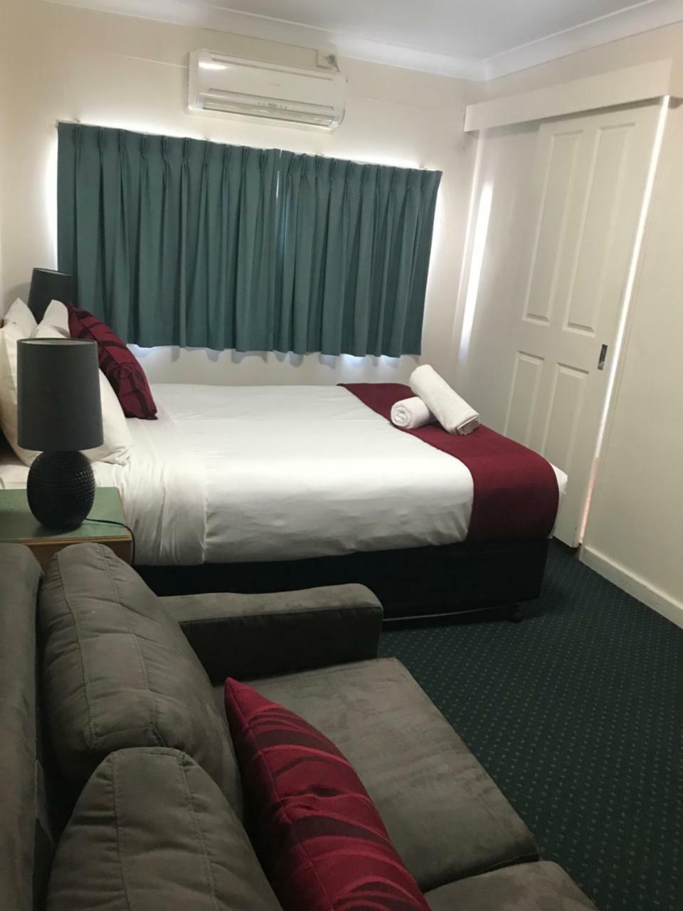 O'Shea'S Royal Hotel Goondiwindi Bagian luar foto